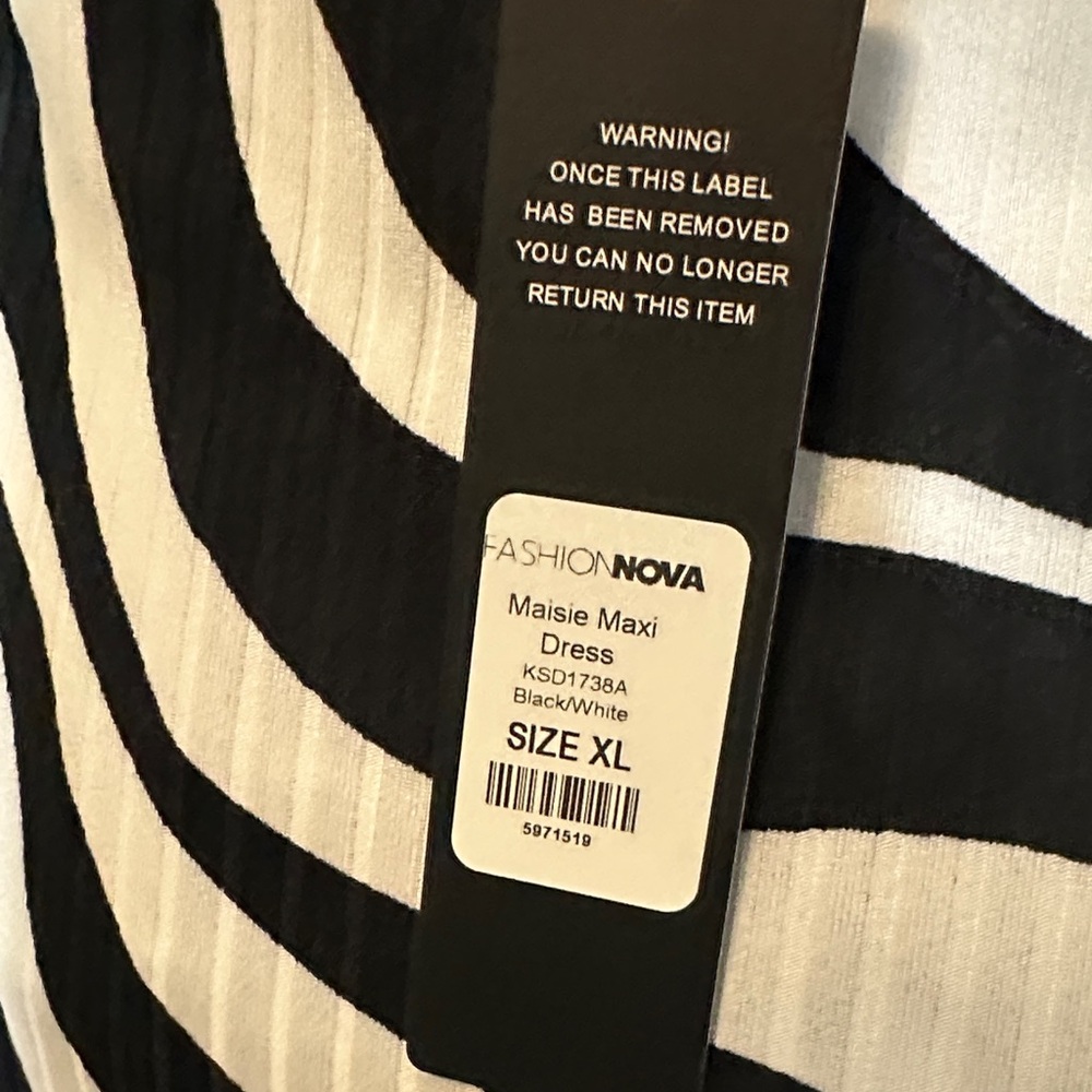 🔥🔥🔥 Fashion Nova Monochrome Wave Midi Dress - Picture 3 of 3